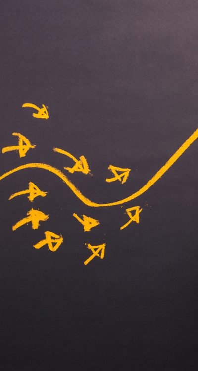 Hand draw a curve arrow leader with many small follower on chalkboard